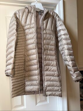 Eddie Bauer Lightweight Quilted Hooded Coat in Champagne